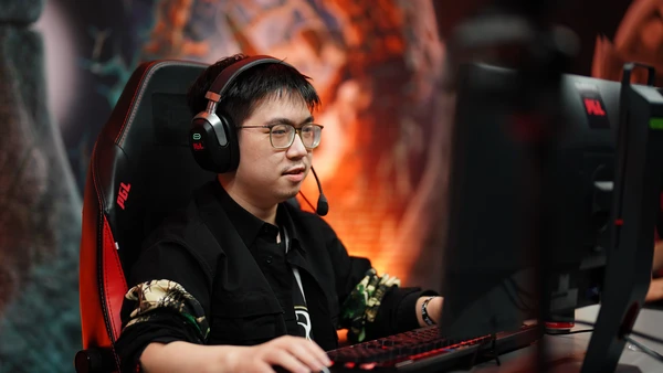 Yakult Brothers make a mid lane roster change